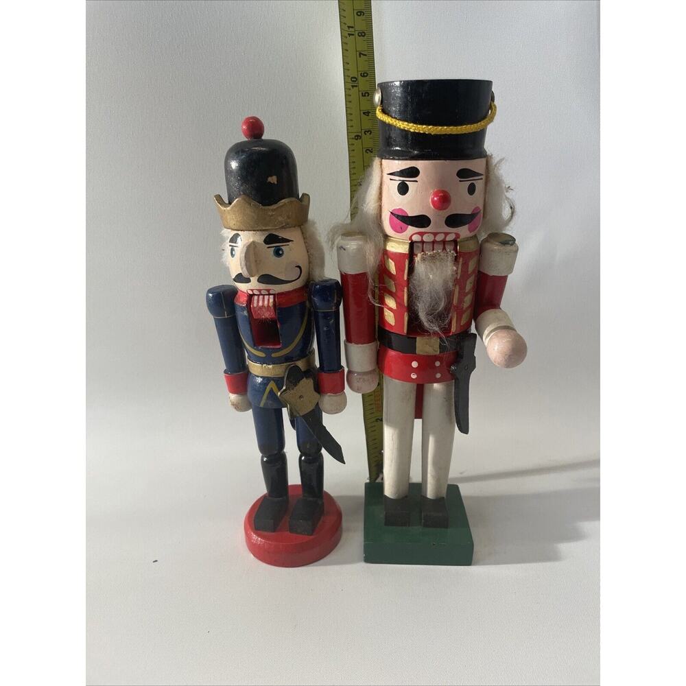 Pair Of Christmas Decorative Soldier Wood Nutcrackers - Picture 6 of 6